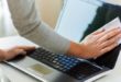 Cara Membersihkan Layar Laptop Anda yang Kotor