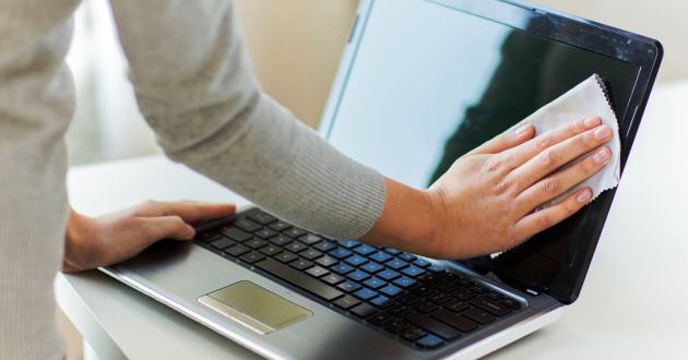 Cara Membersihkan Layar Laptop Anda yang Kotor