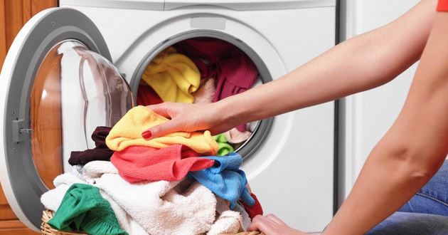Cara Mencuci Baju dengan Tangan dan Mesin Cuci Tanpa Merusak Bahan